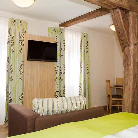 Hotel-Gasthof Blaue Traube E.K. Berching Extérieur photo