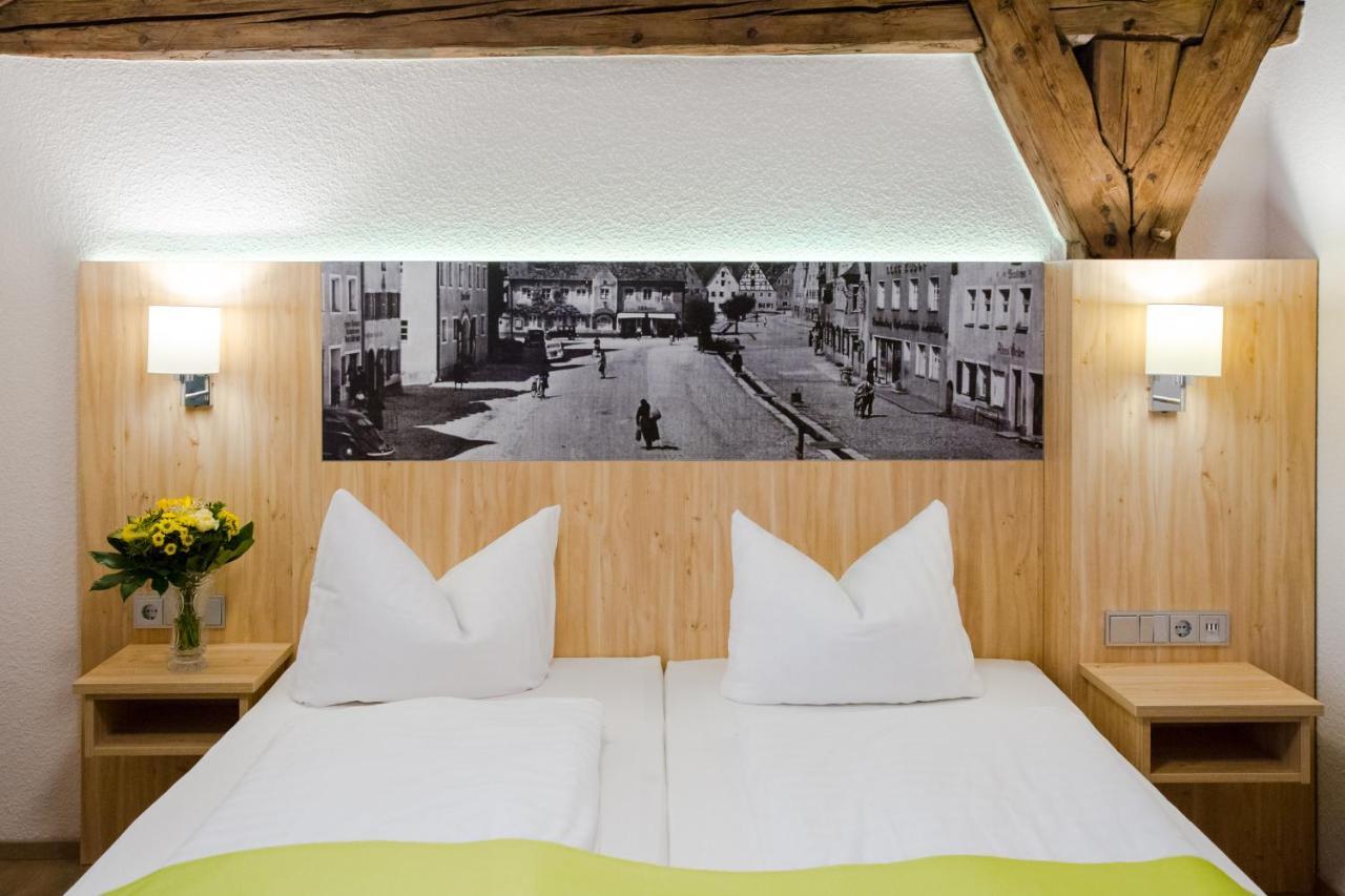 Hotel-Gasthof Blaue Traube E.K. Berching Extérieur photo