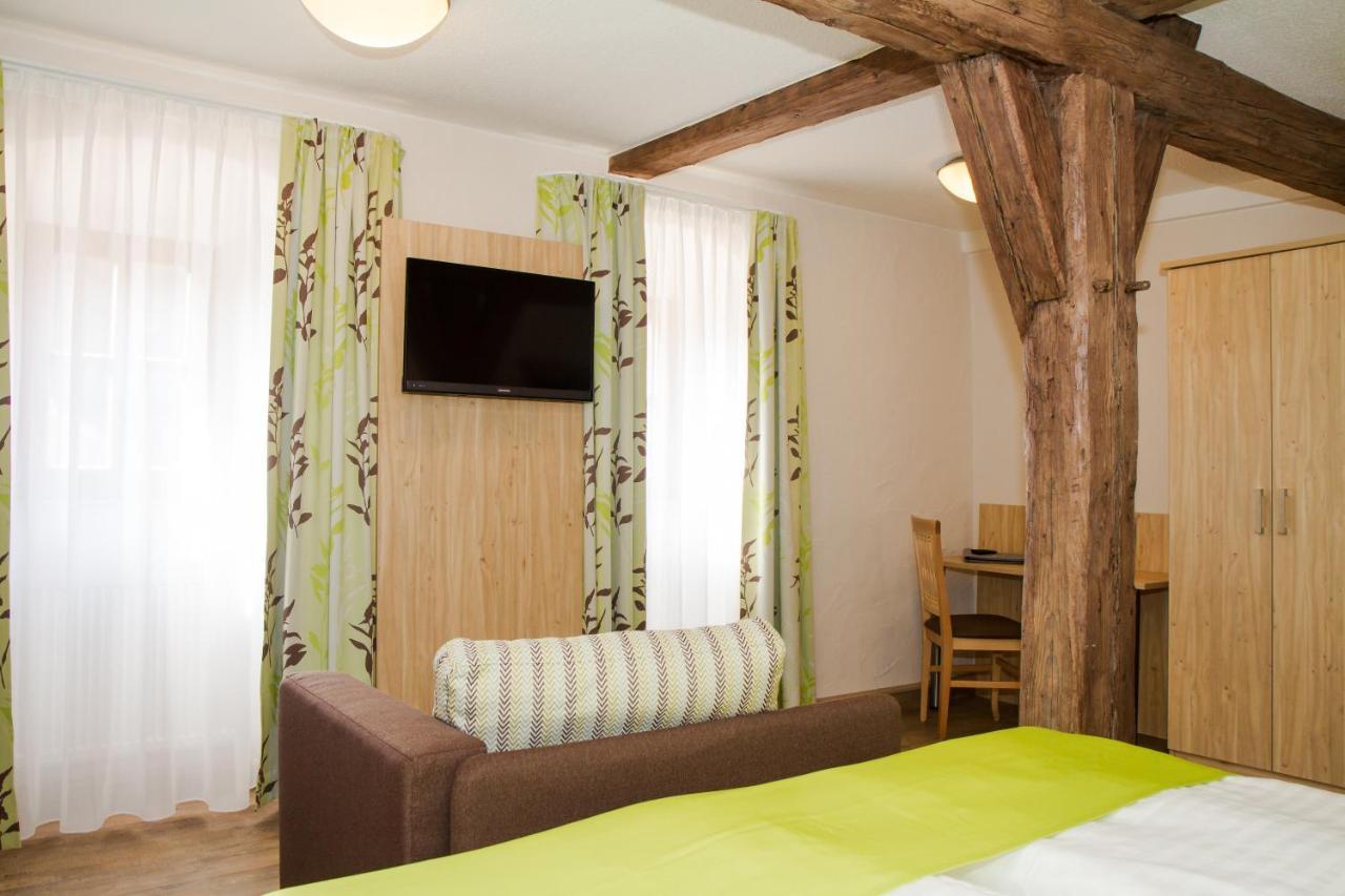 Hotel-Gasthof Blaue Traube E.K. Berching Extérieur photo