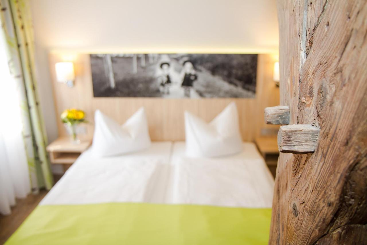 Hotel-Gasthof Blaue Traube E.K. Berching Extérieur photo