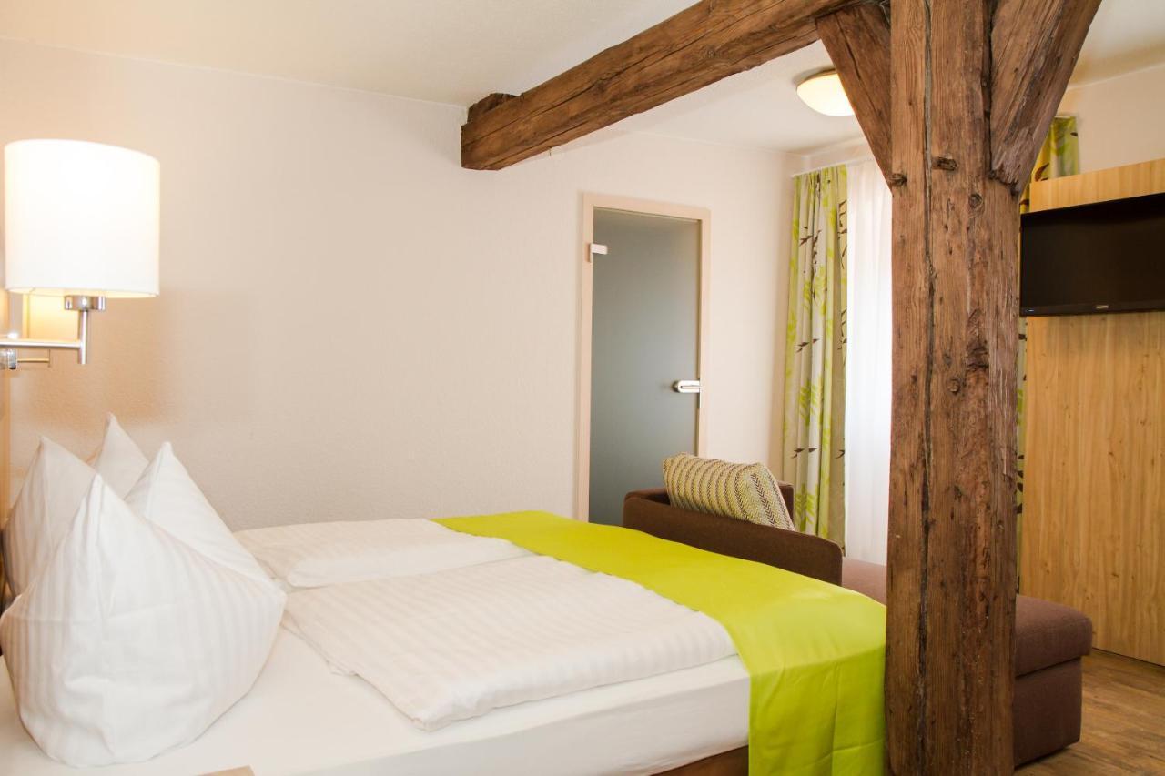 Hotel-Gasthof Blaue Traube E.K. Berching Extérieur photo