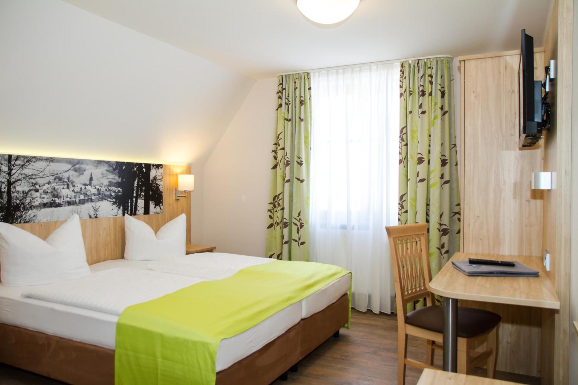 Hotel-Gasthof Blaue Traube E.K. Berching Chambre photo
