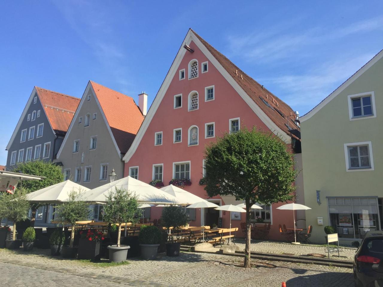 Hotel-Gasthof Blaue Traube E.K. Berching Extérieur photo